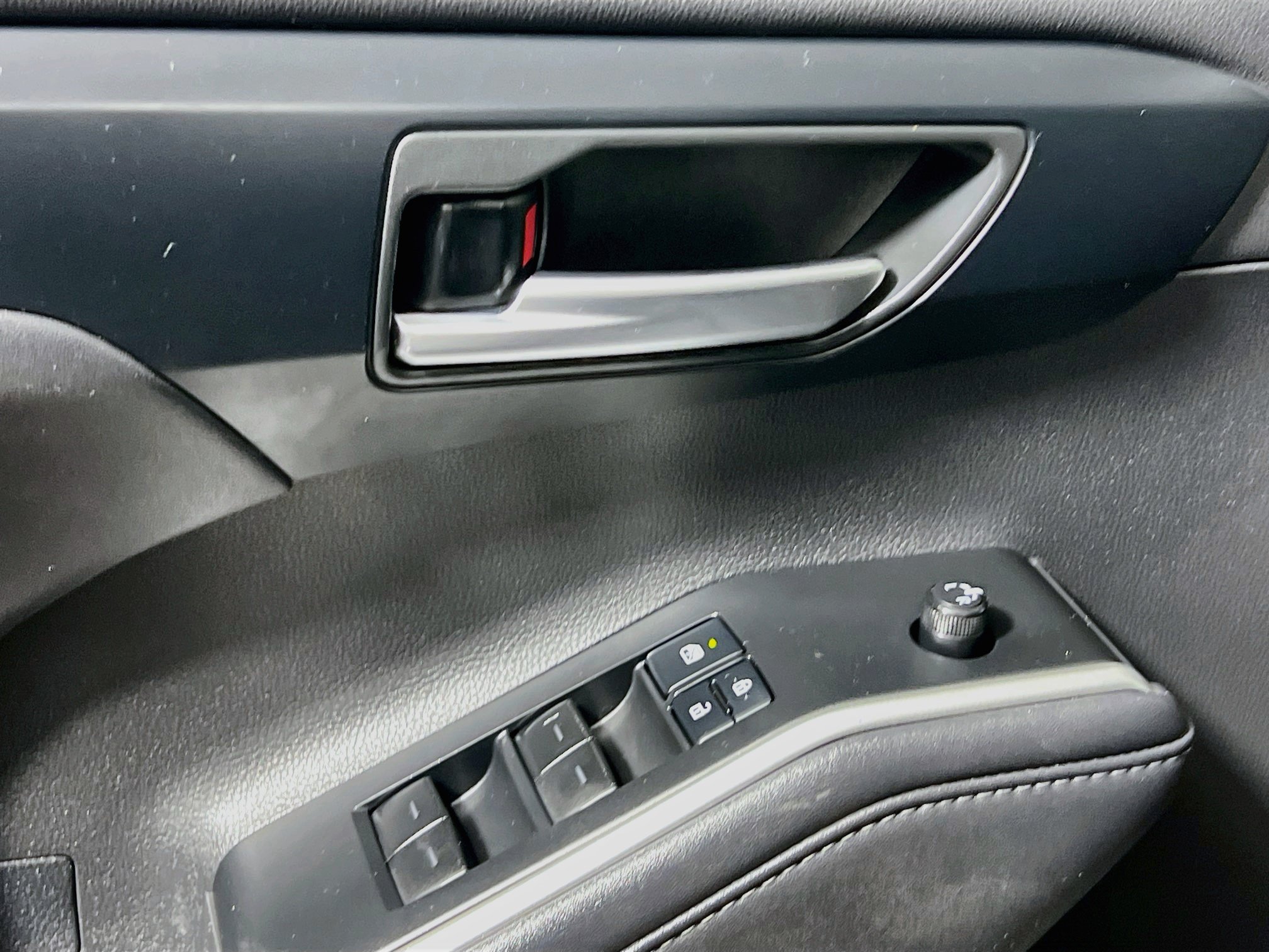 Used 2020 Toyota Highlander XLE FWD image 16