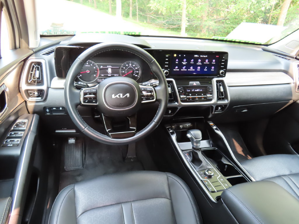 Certified 2023 Kia Sorento S w/ Panoramic Sunroof Package AWD/4WD image 4