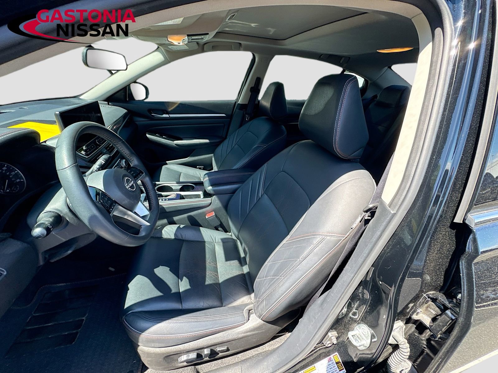 Used 2024 Nissan Altima 2.5 SR w/ SR Premium Package FWD image 23