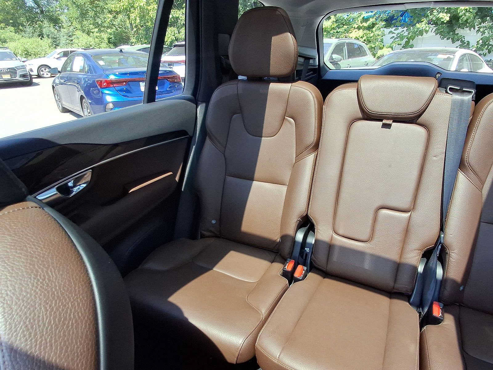 Used 2019 Volvo XC90 T6 Momentum AWD/4WD image 12