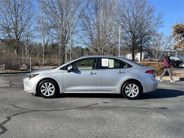 Used 2020 Toyota Corolla LE image 2