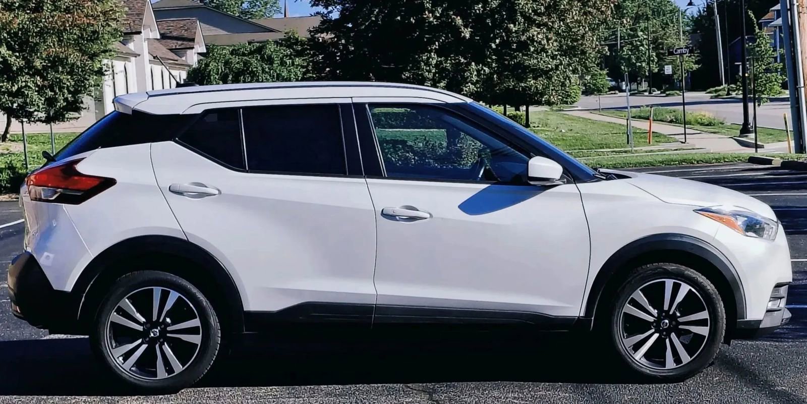 Used 2019 Nissan Kicks S FWD image 2