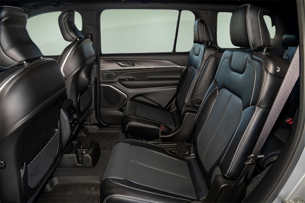 Used 2024 Jeep Grand Cherokee L Overland w/ Luxury Tech Group IV image 20