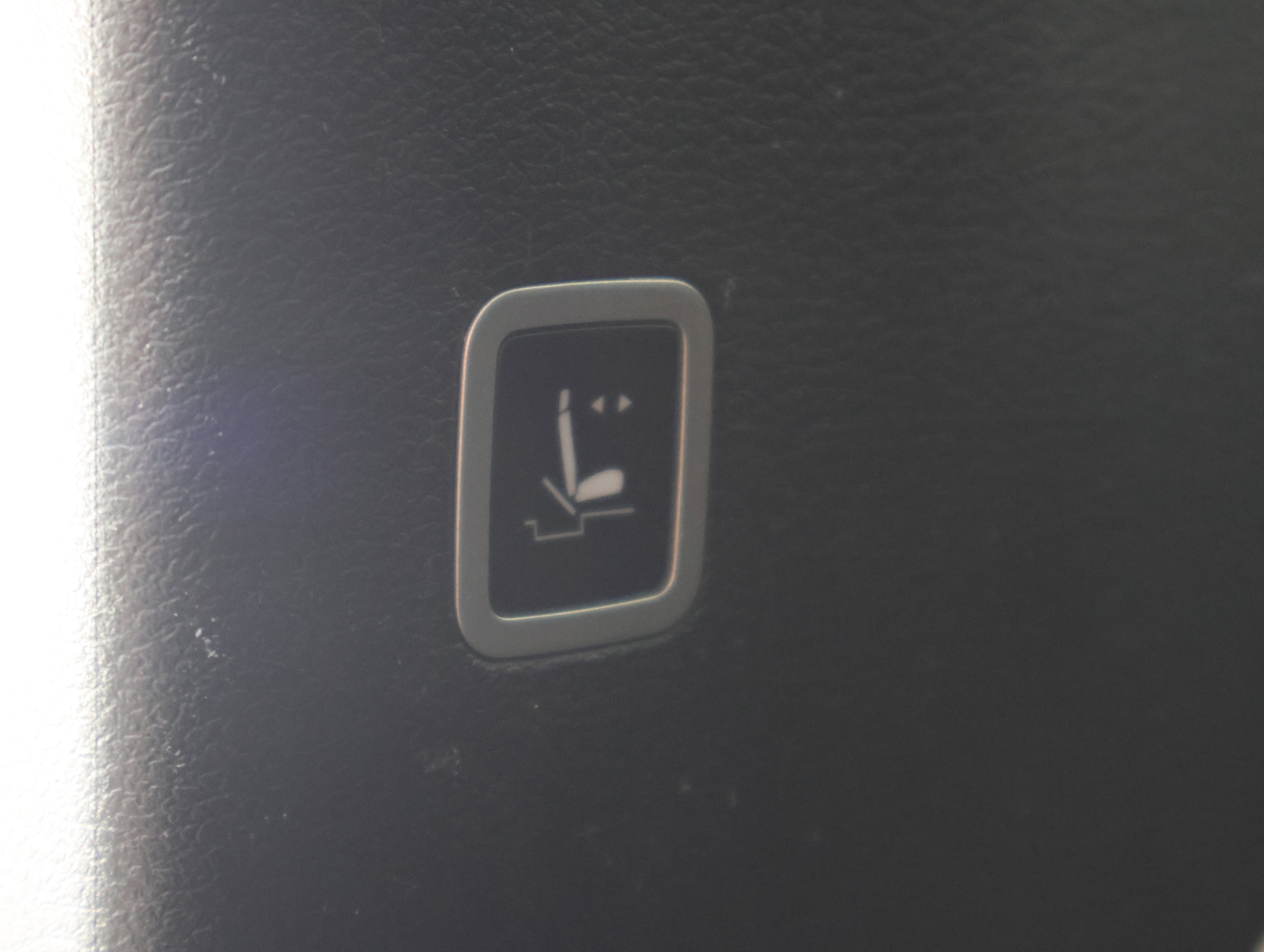 Used 2024 Chrysler Pacifica Touring-L FWD image 38