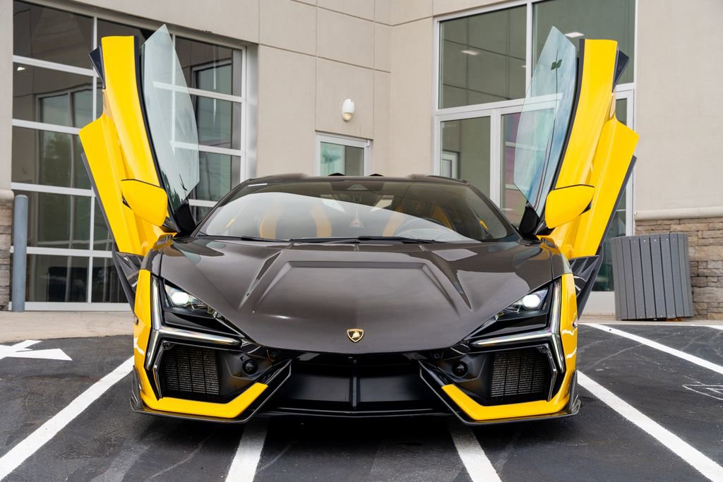 Used 2024 Lamborghini Revuelto AWD/4WD image 8