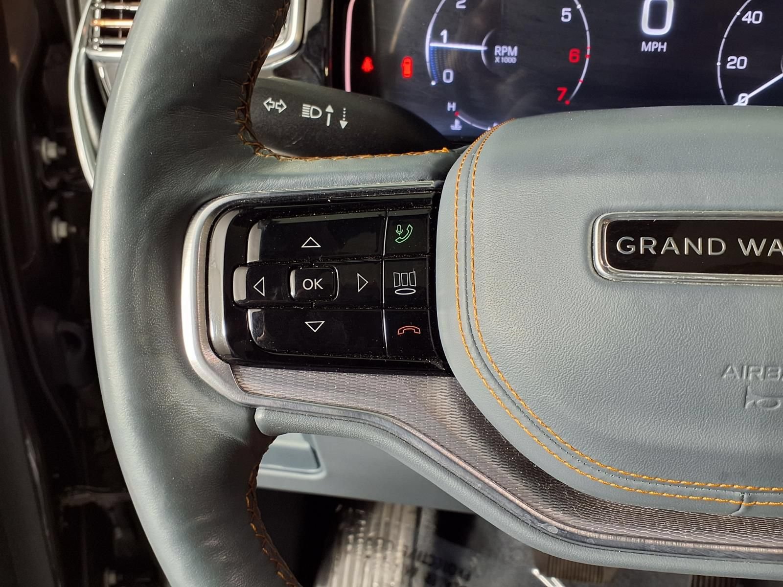 Used 2023 Jeep Grand Wagoneer L Series III w/ Rear Seat Video Group 1 AWD/4WD image 35