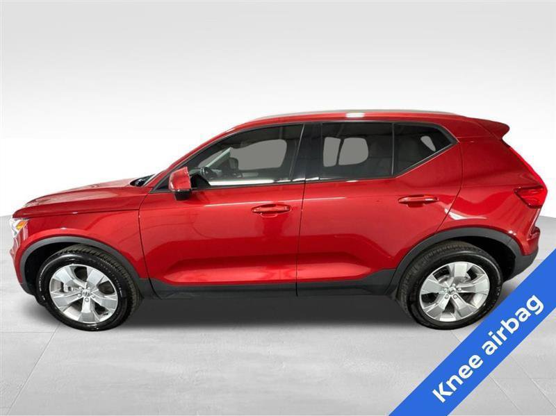 Used 2021 Volvo XC40 T5 Momentum image 8