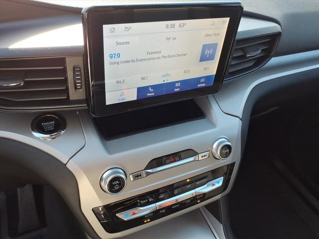 Used 2023 Ford Explorer XLT AWD/4WD image 31