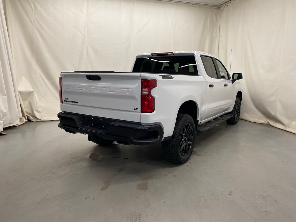 Used 2025 Chevrolet Silverado 1500 LT Trail Boss w/ Dark Appearance Package AWD/4WD image 6