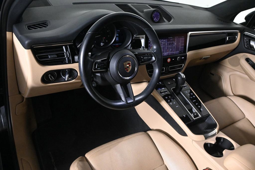 Certified 2024 Porsche Macan image 4