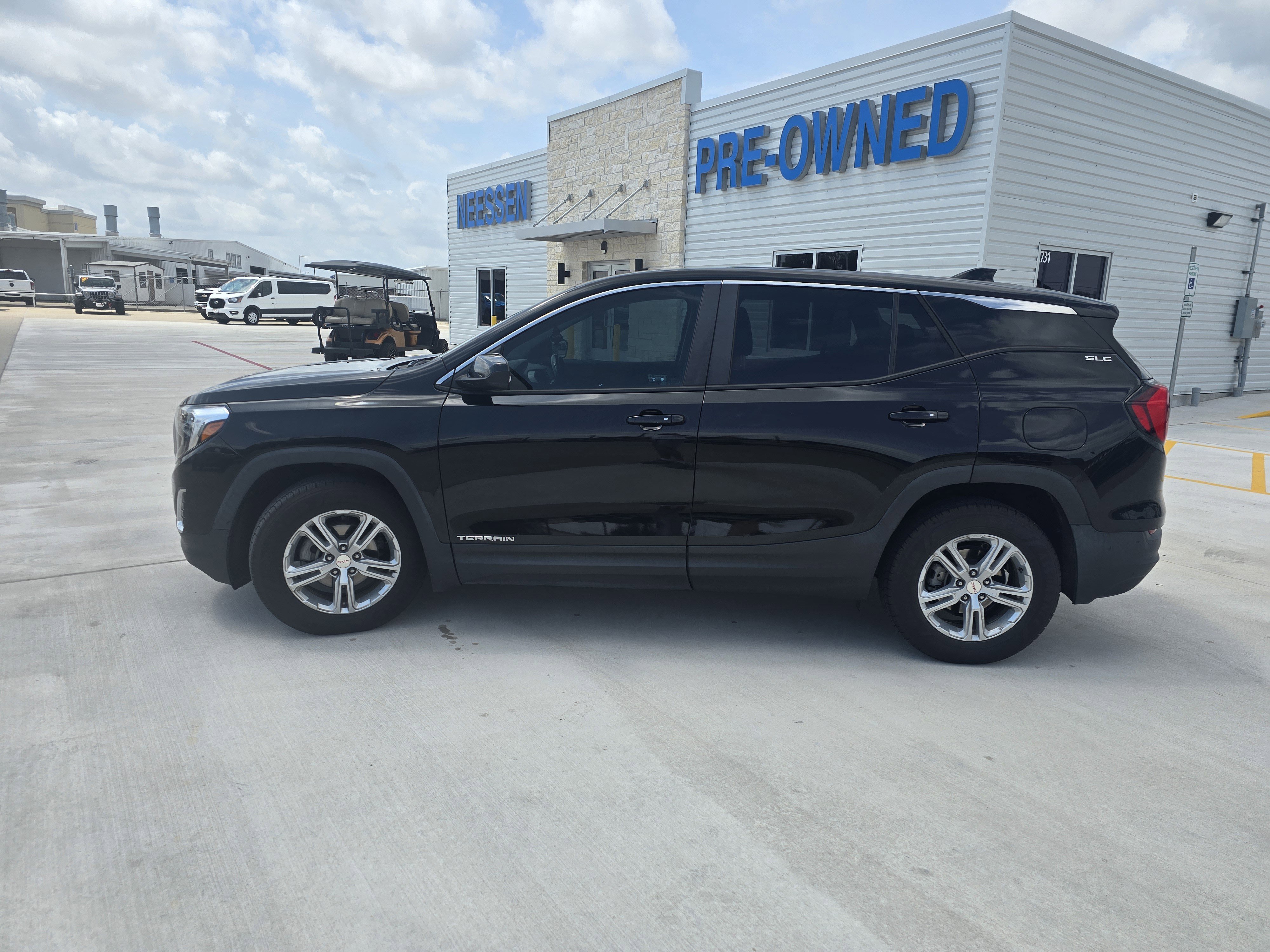 Used 2021 GMC Terrain SLE w/ LPO, Floor Liner Package FWD image 6