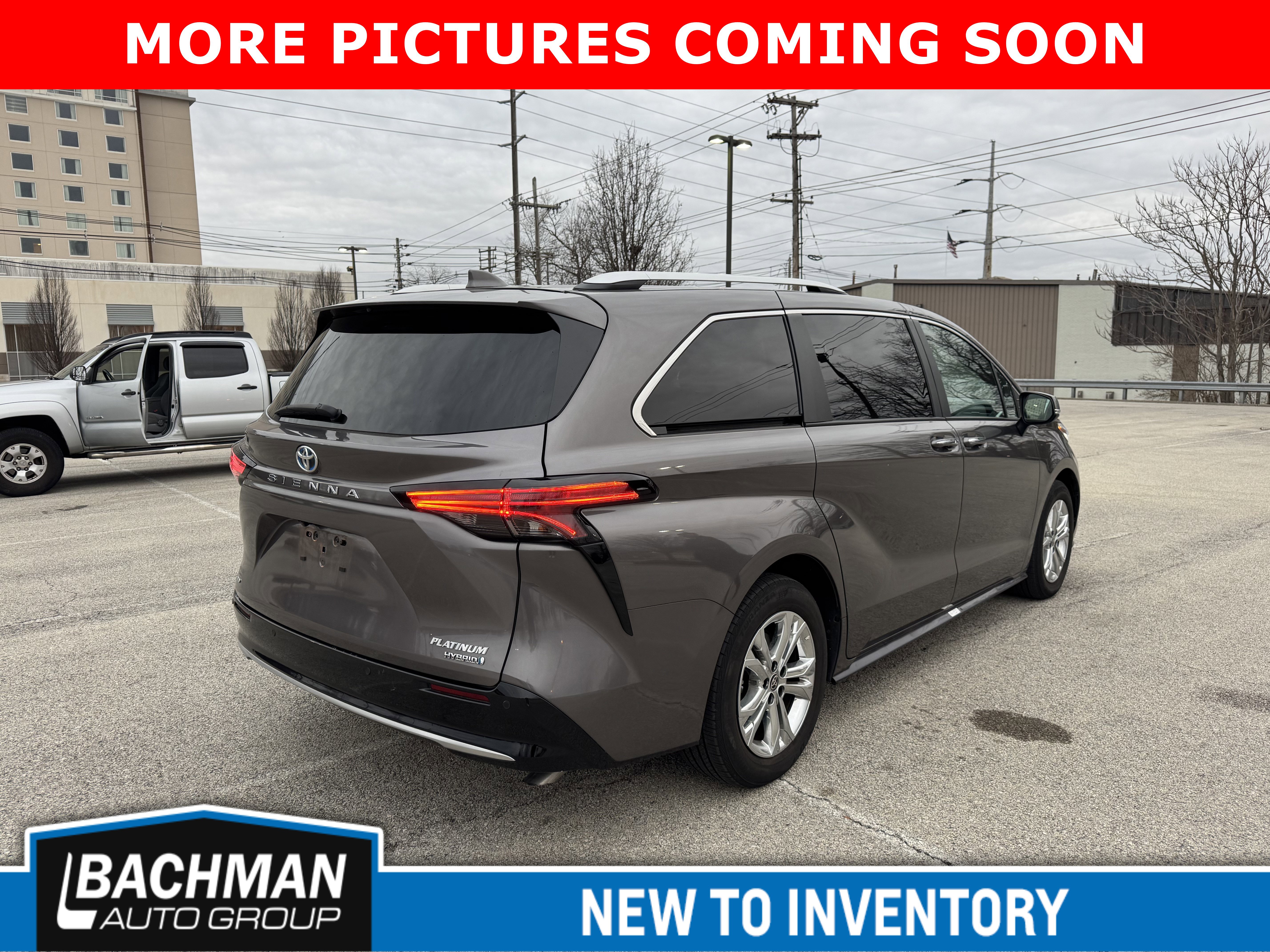 Used 2023 Toyota Sienna Platinum image 5