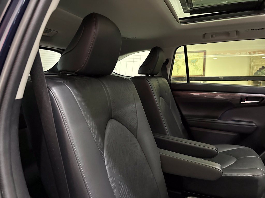 Used 2020 Toyota Highlander Platinum AWD/4WD image 26
