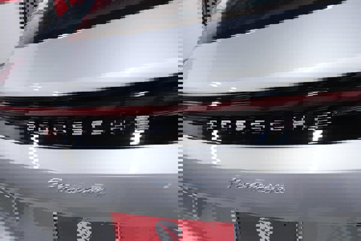 Used 2025 Porsche Panamera image 43