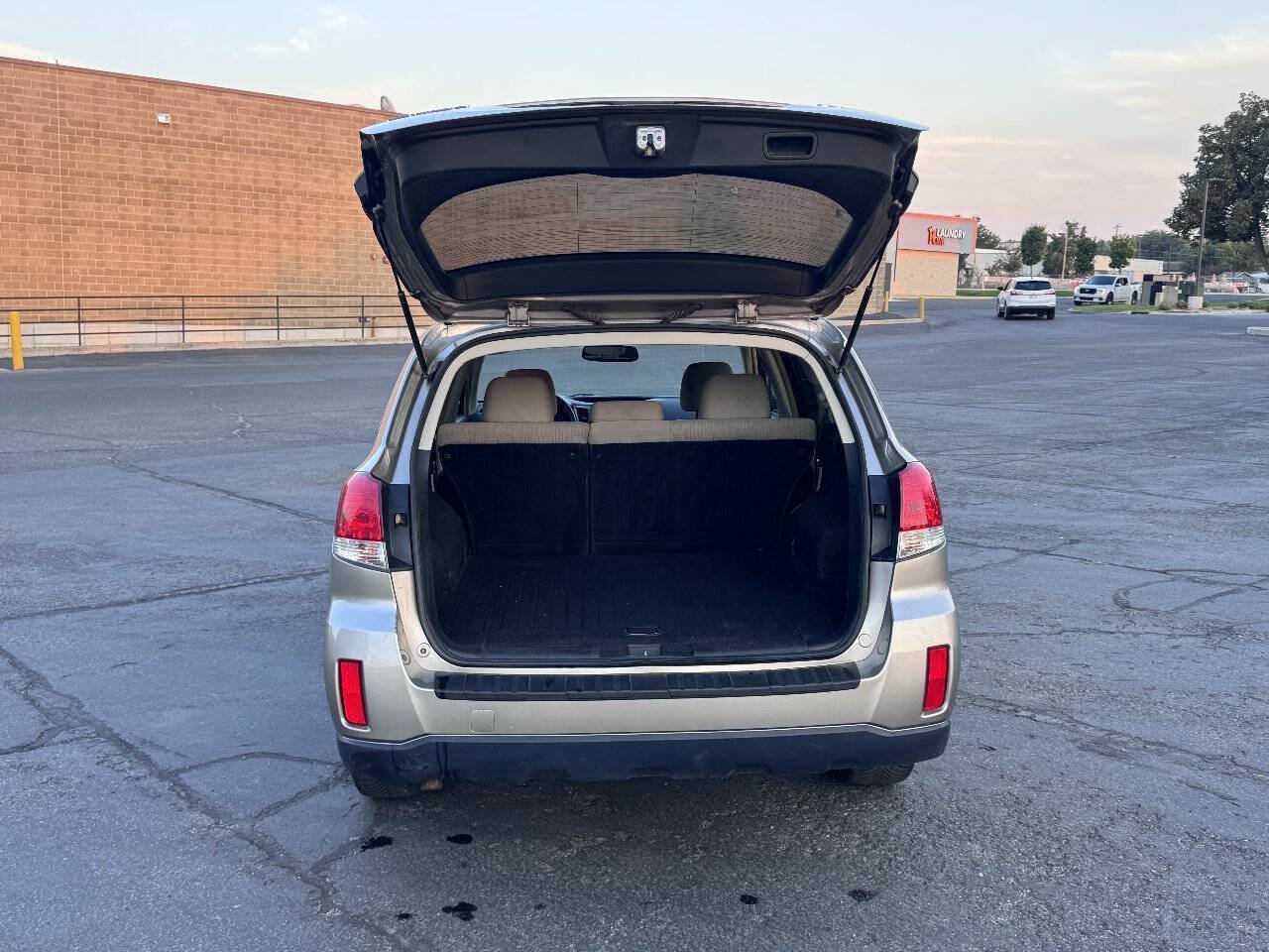 Used 2014 Subaru Outback 2.5i Premium AWD/4WD image 13