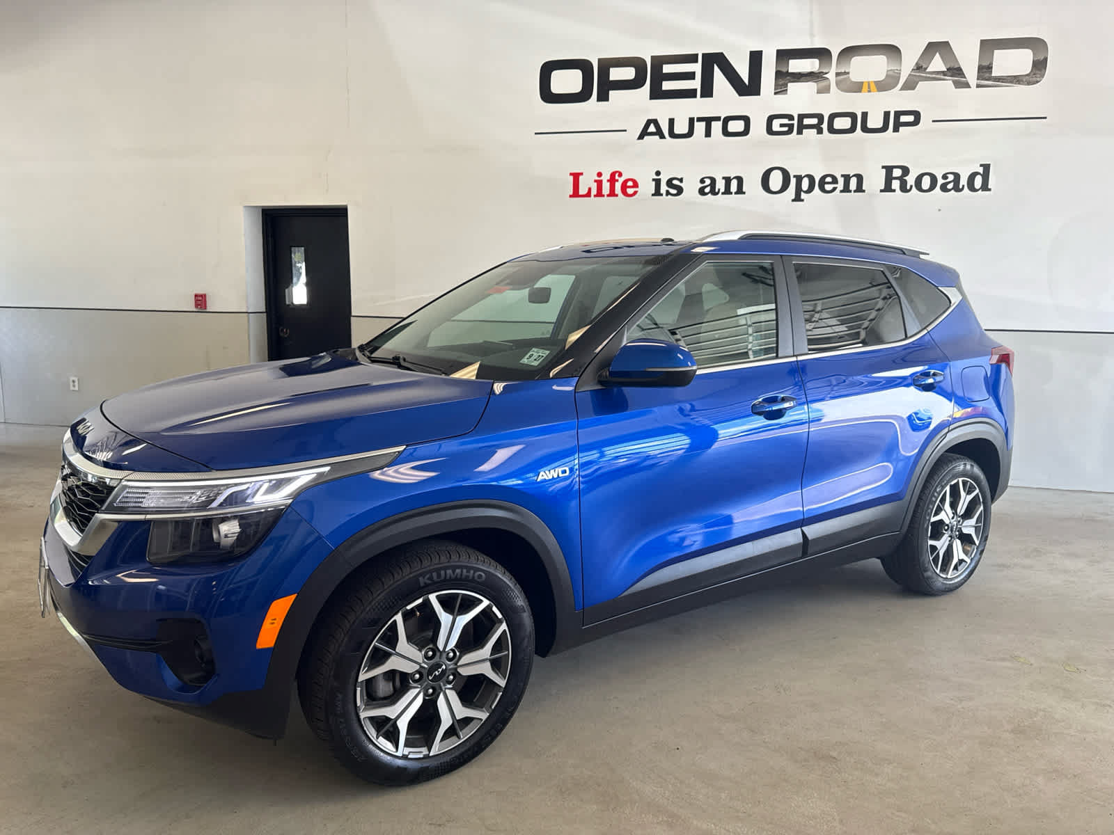 Used 2023 Kia Seltos EX AWD/4WD image 3