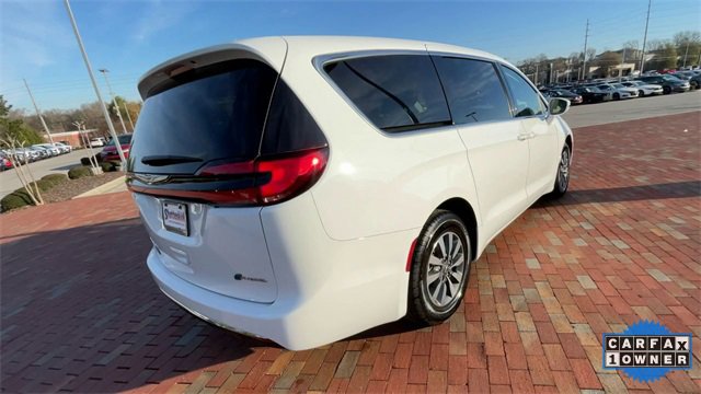 Used 2022 Chrysler Pacifica Touring-L image 9