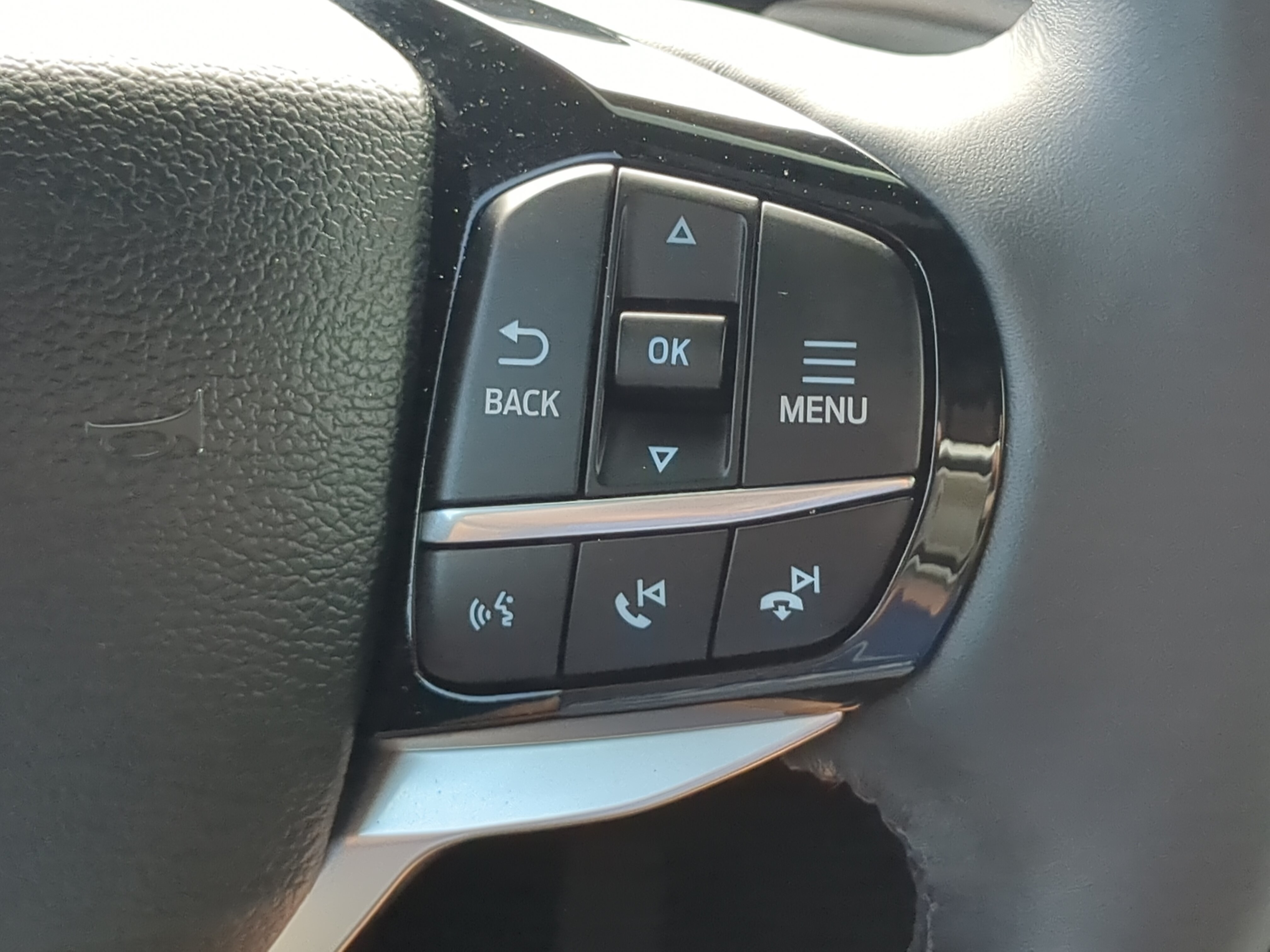 Certified 2023 Ford Explorer Platinum w/ Technology Package AWD/4WD image 25