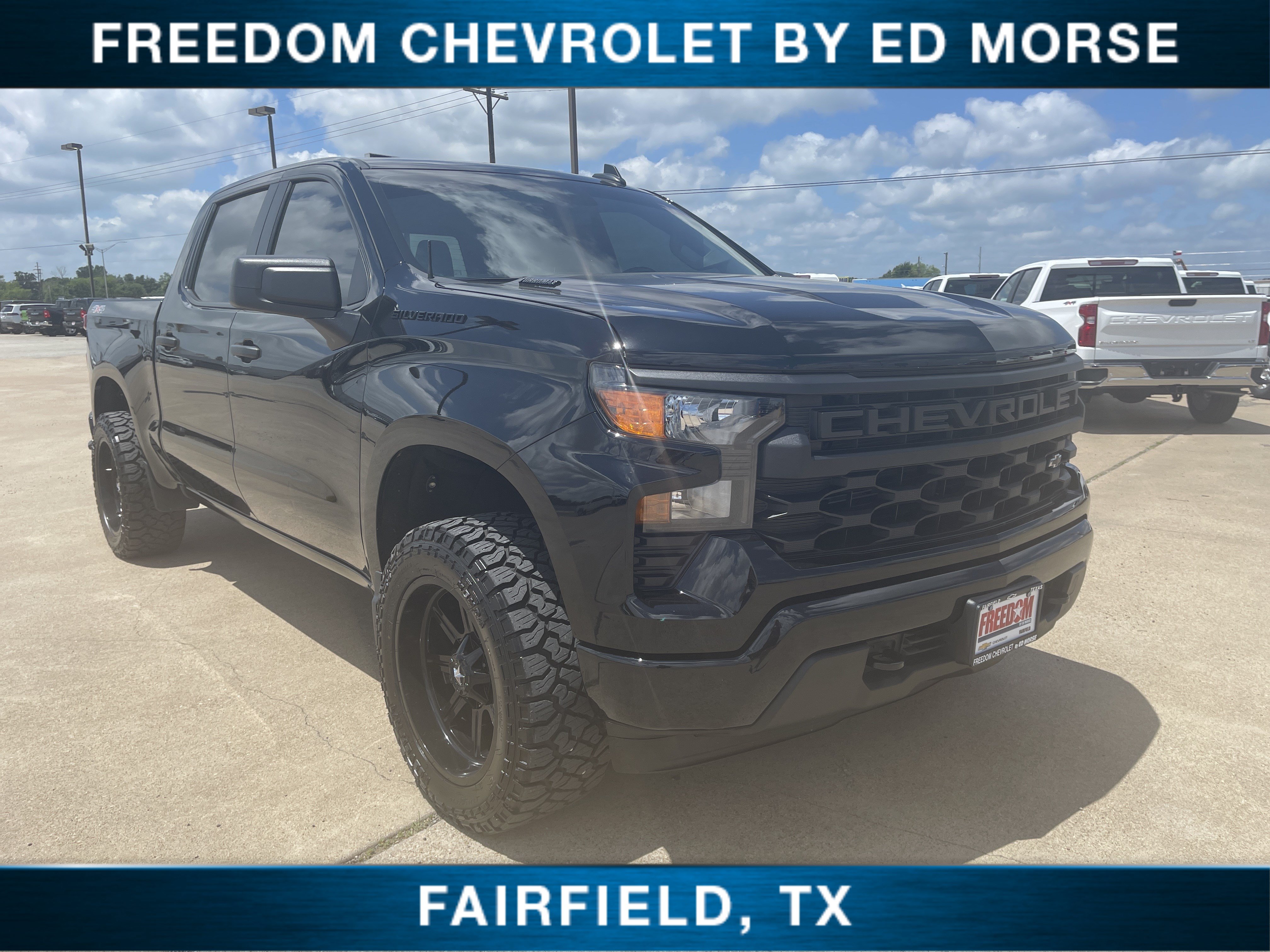 Used 2025 Chevrolet Silverado 1500 Custom w/ Turbomax Blackout Package AWD/4WD image 1
