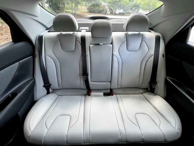Used 2024 Hyundai Elantra Limited image 30