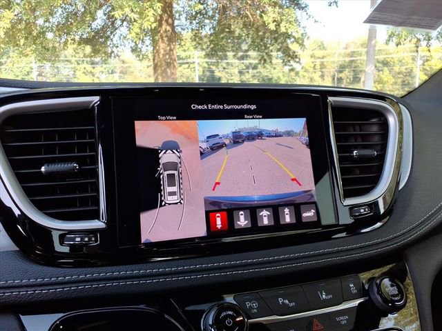 Used 2024 Chrysler Pacifica Limited image 15