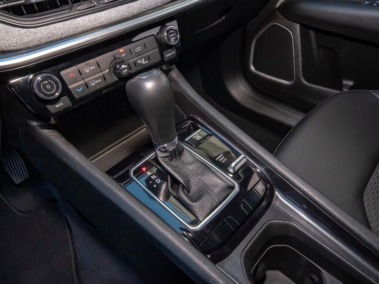 Used 2025 Jeep Compass Latitude image 27