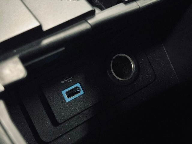 Used 2017 Ford Fusion SE w/ Fusion SE Technology Package image 30