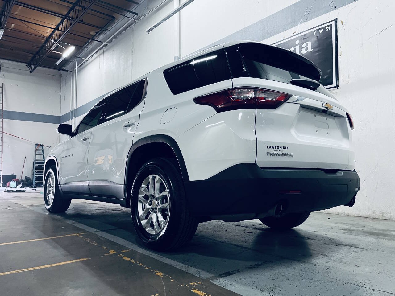 Used 2019 Chevrolet Traverse LT FWD image 12