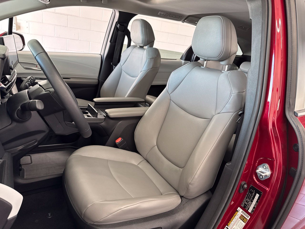 Used 2026 Toyota Sienna XLE FWD image 16