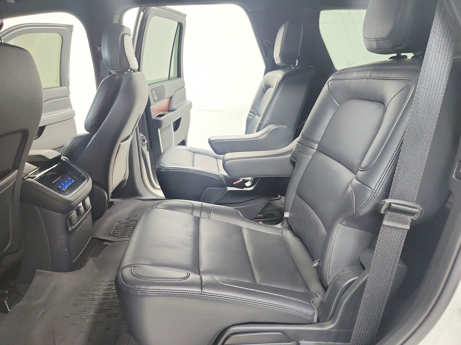 Used 2024 Lincoln Navigator Premiere AWD/4WD image 33