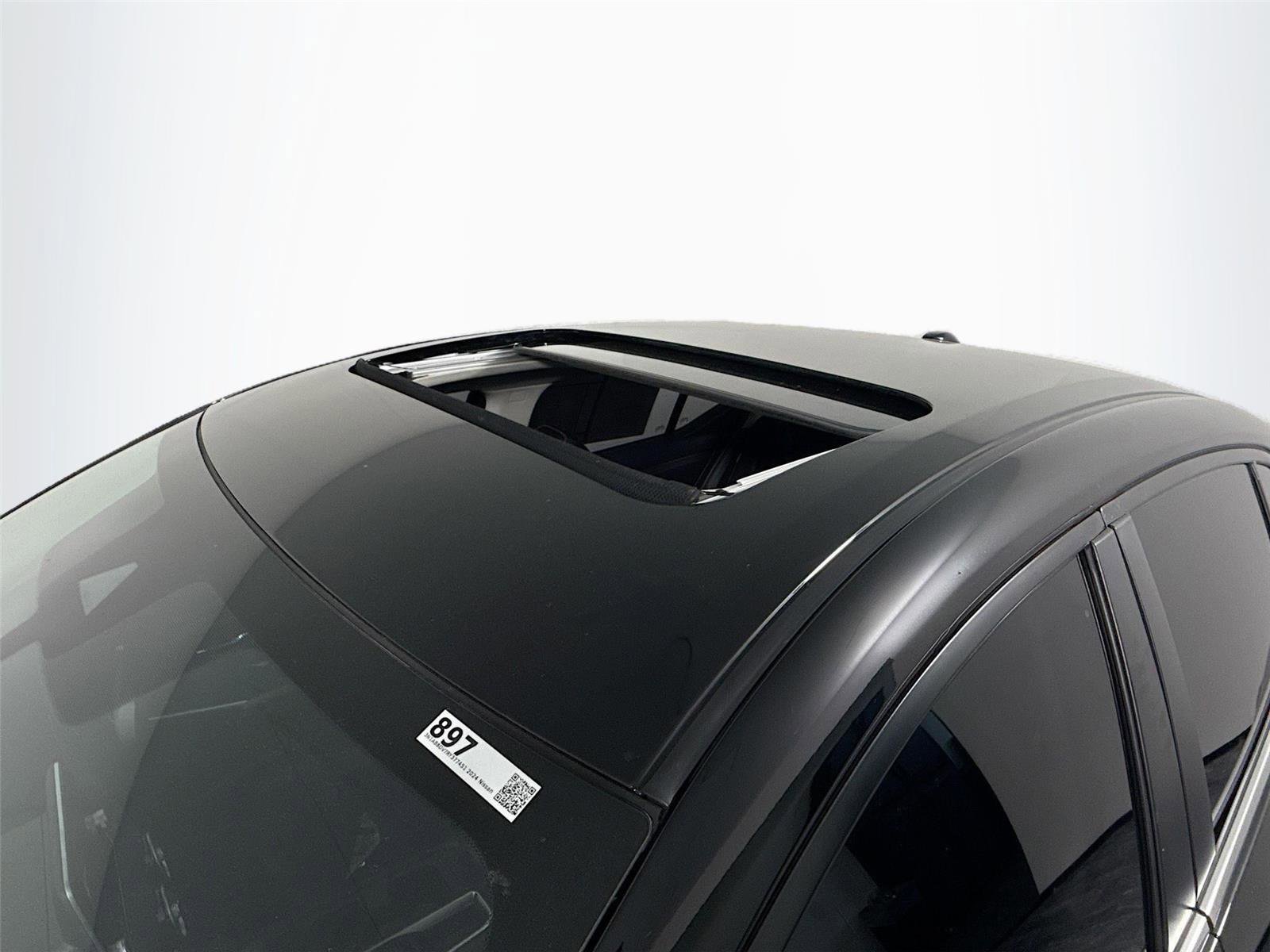 Used 2024 Nissan Sentra SR w/ SR Premium Package image 17