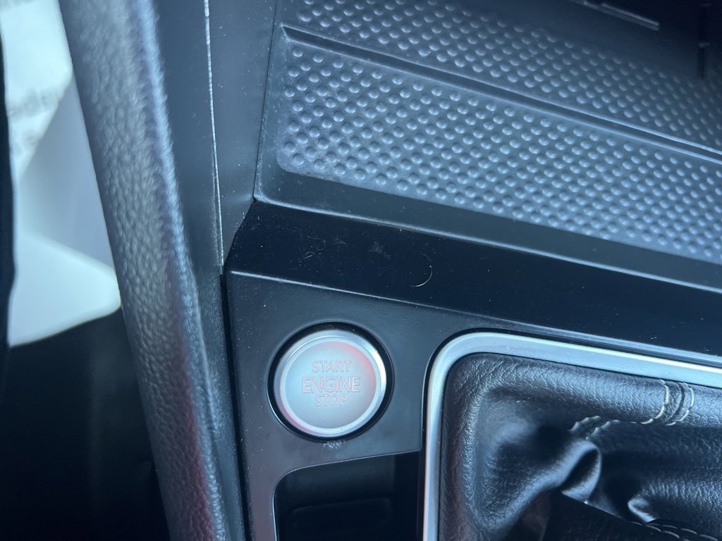 Used 2025 Volkswagen Jetta SE image 19