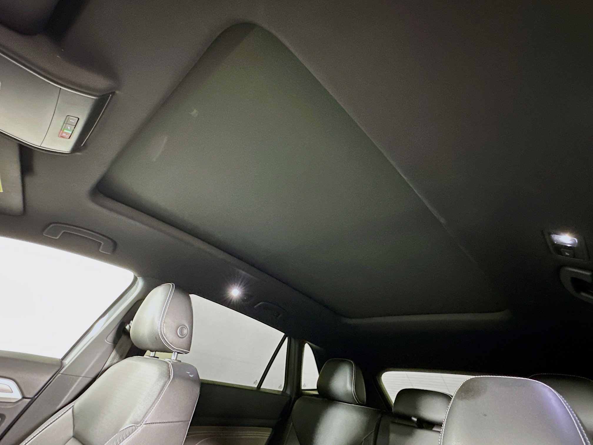 Used 2021 Volkswagen Atlas Cross Sport SE w/ Panoramic Sunroof Package image 25