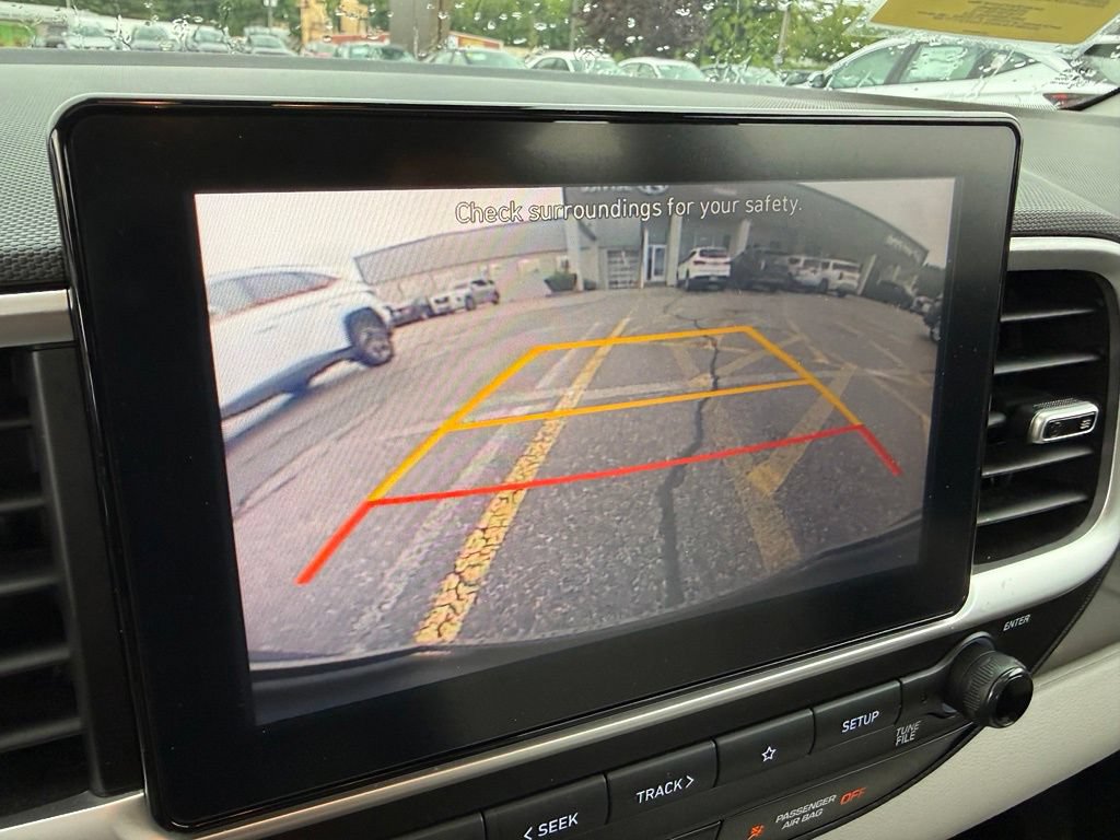 Used 2022 Hyundai Venue SEL w/ Cargo Package FWD image 32