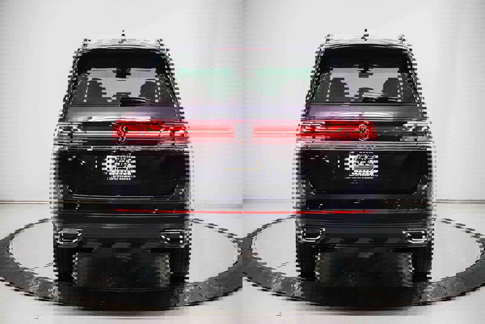 Used 2024 Volkswagen Atlas SE image 3