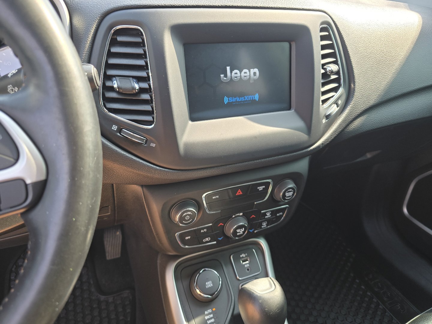 Used 2019 Jeep Compass Latitude w/ Cold Weather Group image 35