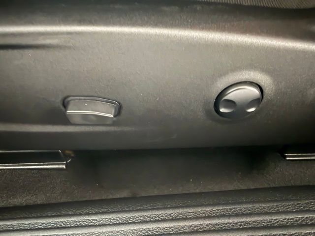 Used 2023 Dodge Challenger SXT w/ Blacktop Package image 27