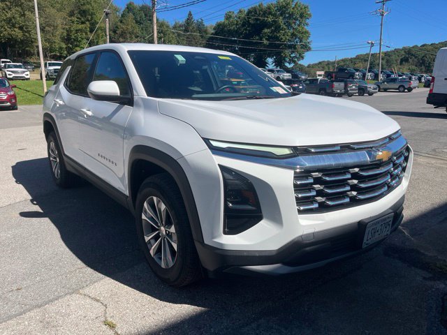 Used 2025 Chevrolet Equinox LT AWD/4WD image 2