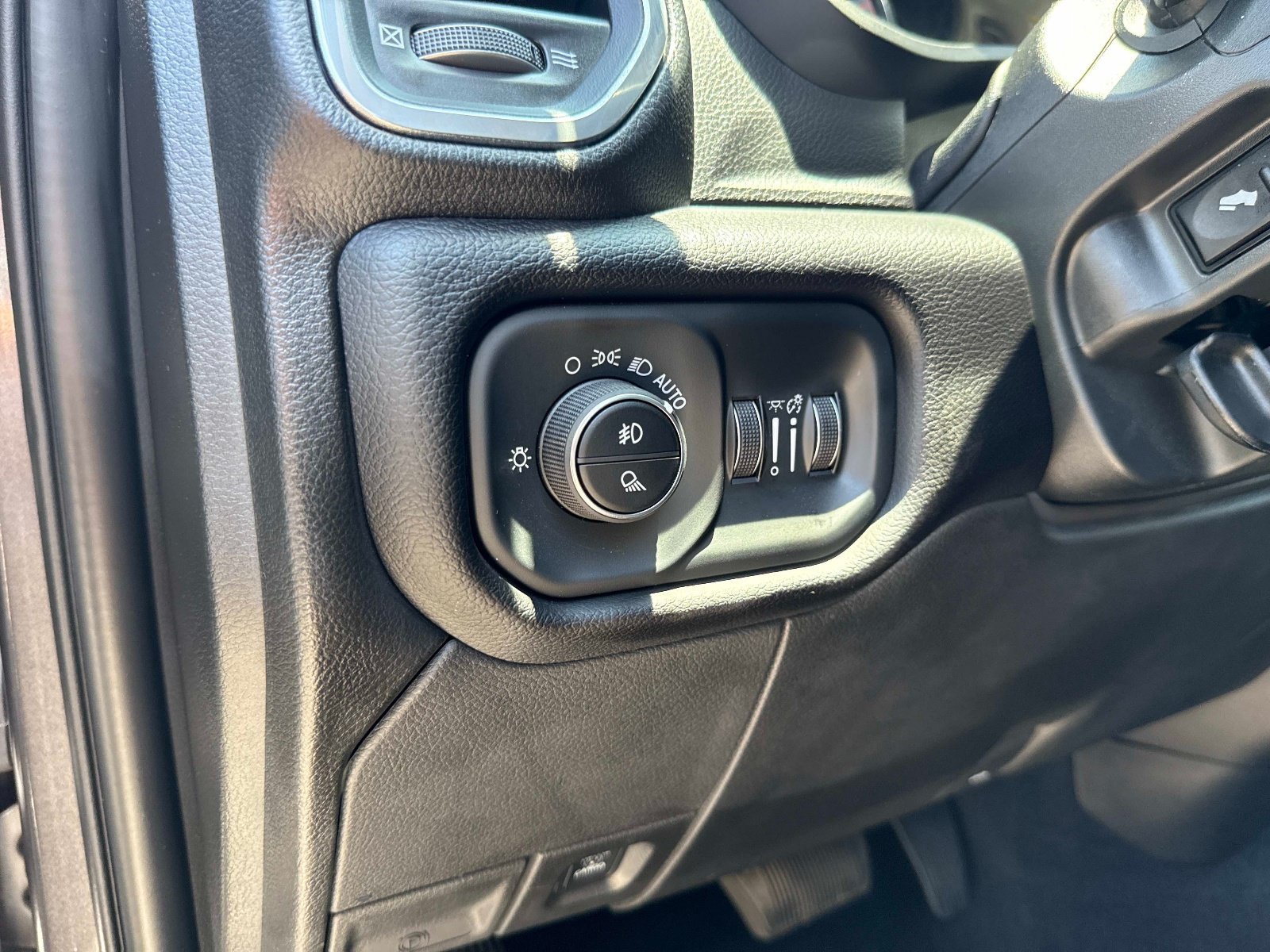 Used 2024 RAM 2500 Laramie AWD/4WD image 20