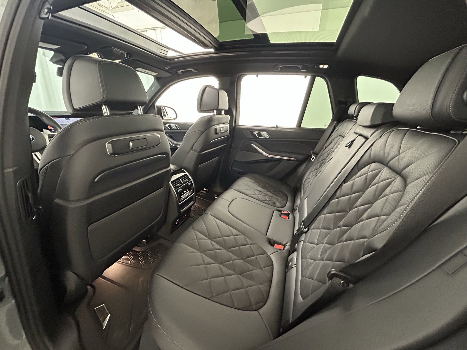 Used 2025 BMW X5 M60i image 33