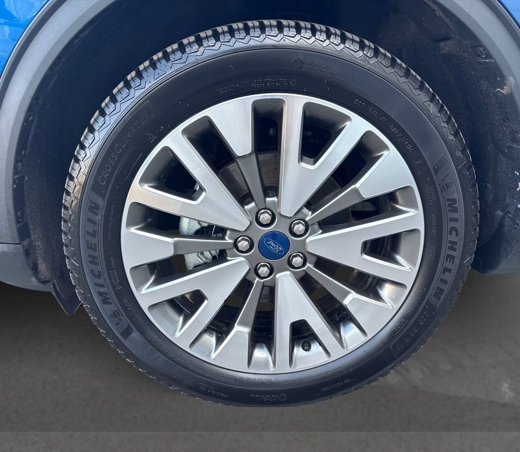 Used 2022 Ford Escape Titanium image 12