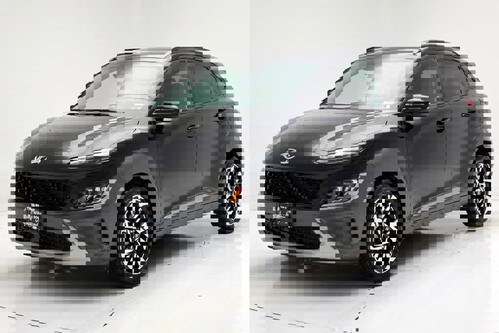 Used 2023 Hyundai Kona Limited image 2