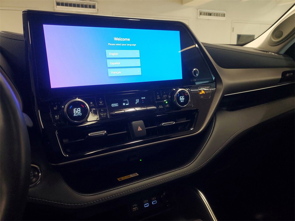 Used 2023 Toyota Highlander Limited image 27
