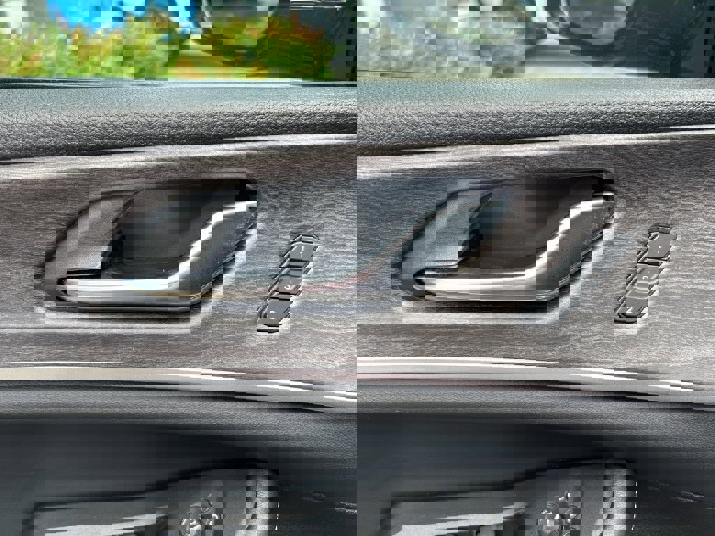 Used 2024 Jeep Grand Cherokee Limited w/ Black Appearance Package image 20