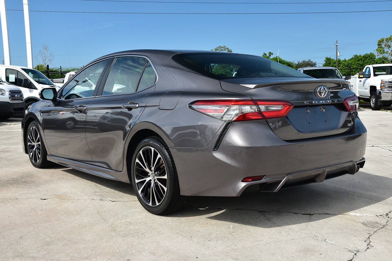 Used 2018 Toyota Camry SE FWD image 5
