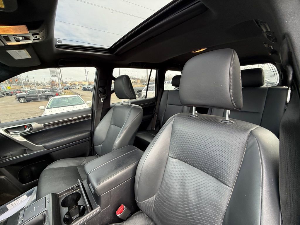 Used 2022 Lexus GX 460 Luxury w/ Sport Design Package image 13