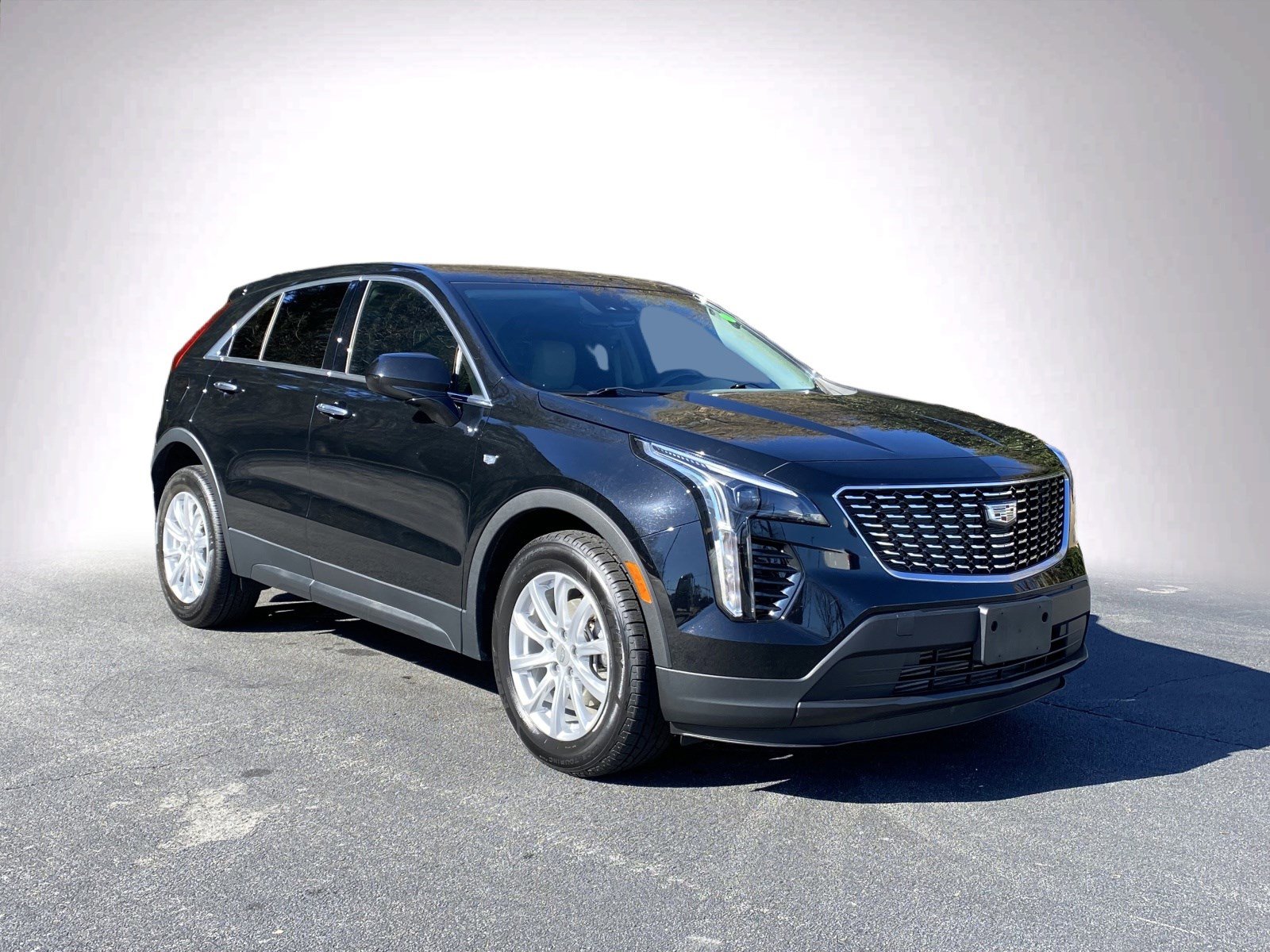 Used 2021 Cadillac XT4 Luxury image 2