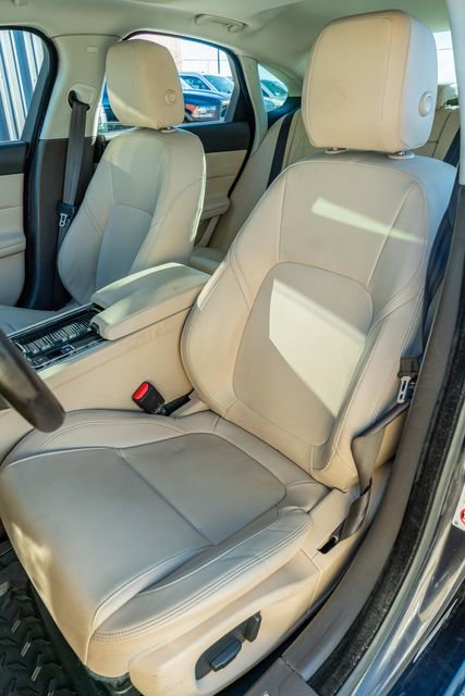 Used 2016 Jaguar XF Premium image 19