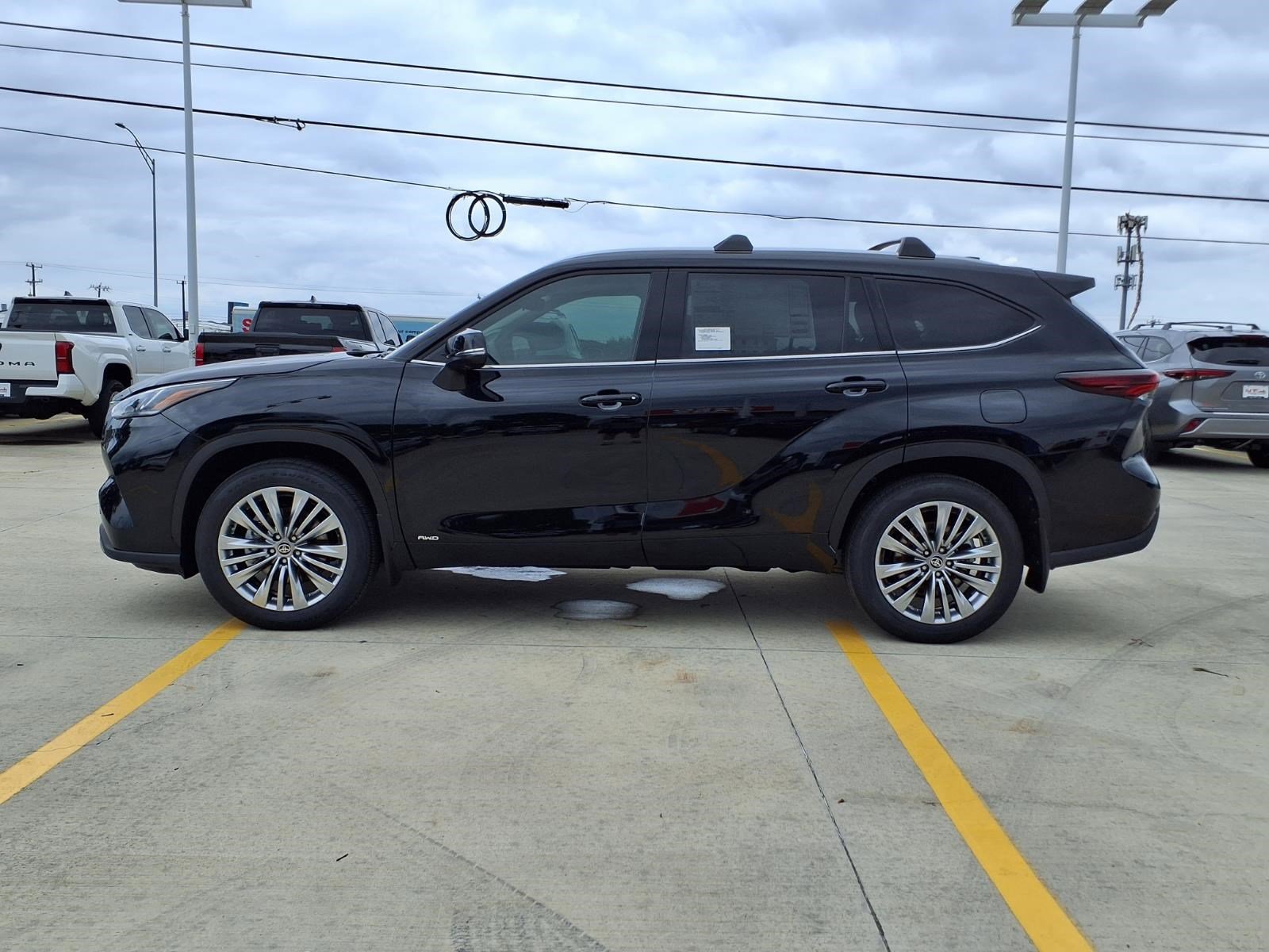 New 2026 Toyota Highlander Platinum AWD/4WD image 8