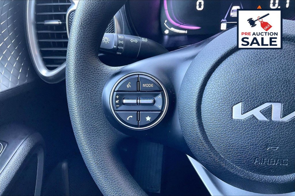 Used 2025 Kia Soul LX w/ LX Technology Package FWD image 17